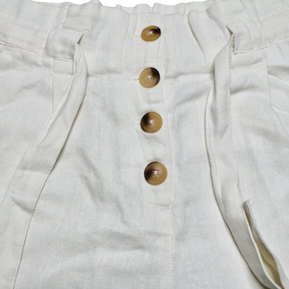 Dynamite Women's White Button Shorts with Belt and Pockets, size Extra Small - Picture 3 of 9